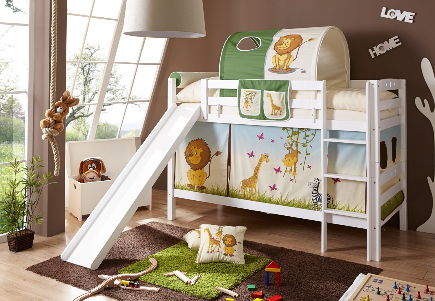 Ein bett mit rutsche sorgt für mehr spaà im kinderzimmer!